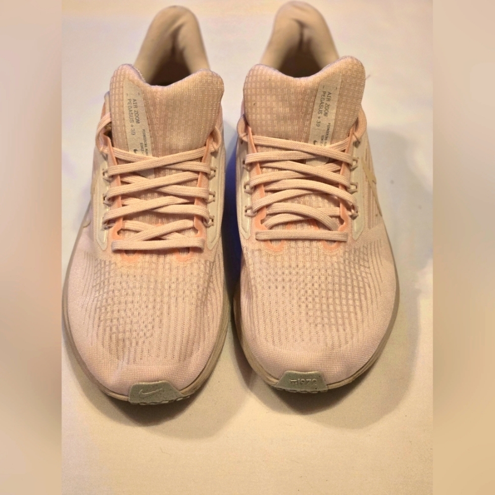 Size 9.5 - Nike Air Zoom Pegasus 39 Light Soft Pink W